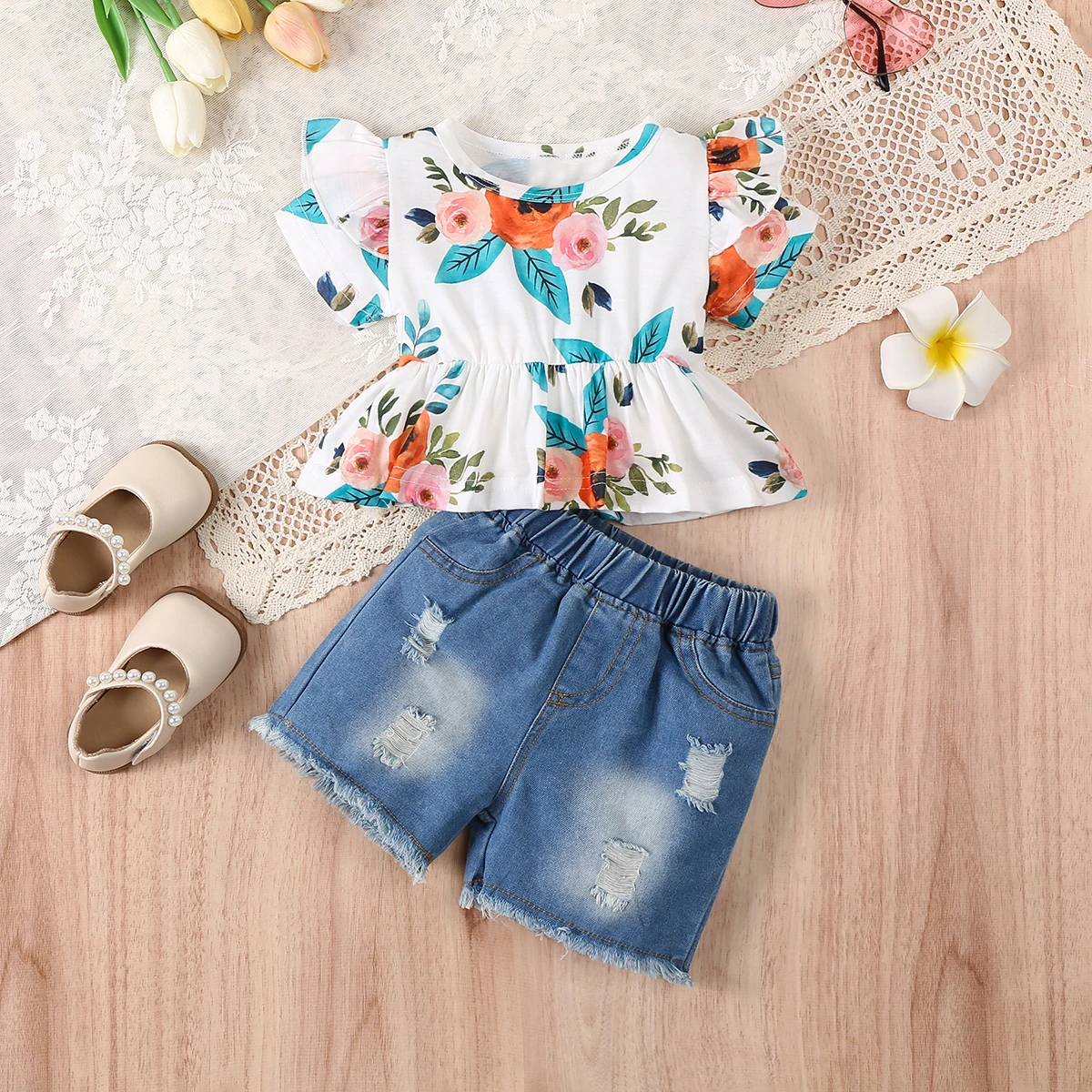 

2-piece set of fashionable and casual digital printed round neck top and denim shorts for baby girls