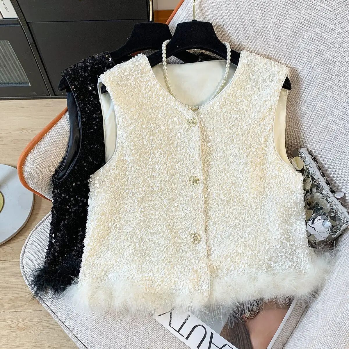 

Spring Autumn Korean Style Sequins Sleeveless Vest 2026 New Women Patchwork Feathers Vest Female Sweet Bling All-match Vest