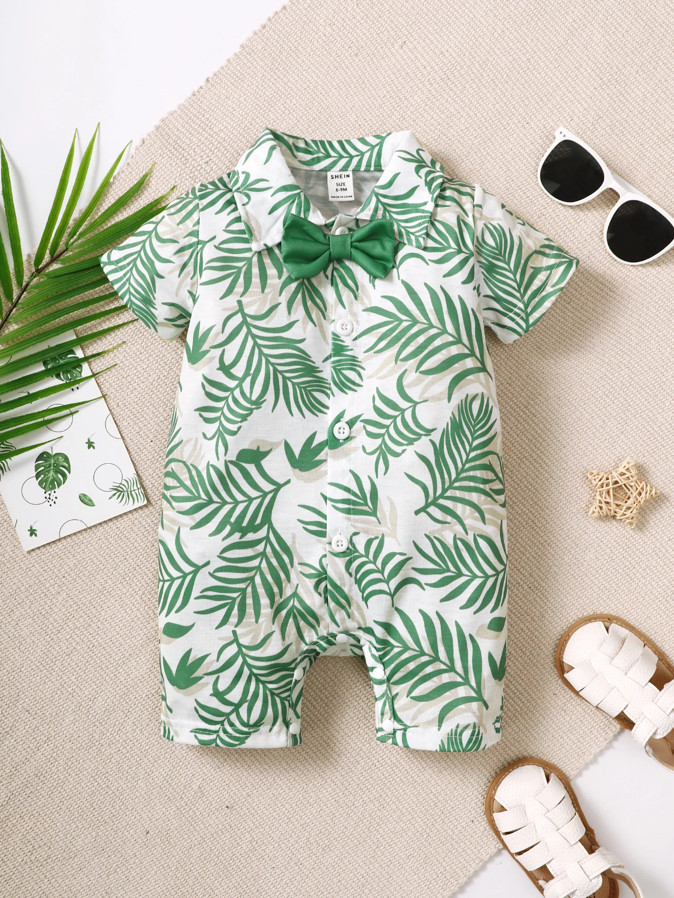 

Fashion Outing Clothes For Boys And Babies Handsome Lapel Jumpsuit Leaf Print Short Sleeve Gentleman Bow Tie Boys JumpsuitShorts