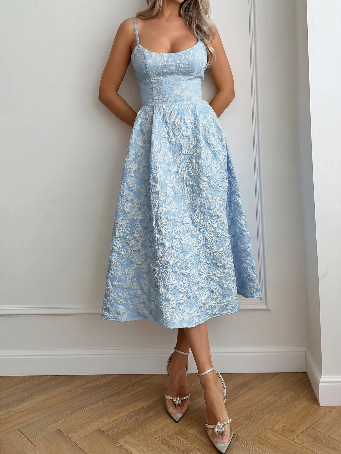 

New Style Dress Elegant Solid Color Summer Casual Loose Commuting Style Jacquard Backless Square Collar Strap High Waist Dresses