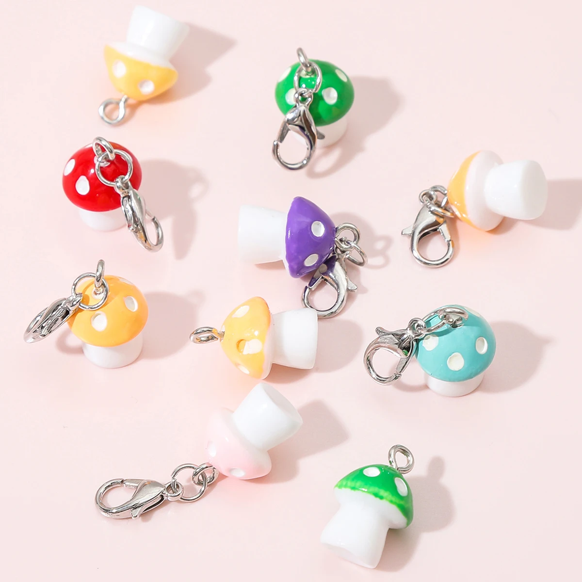 About40Pcs Randomly Mixed Color Mushroom Pendant, Bear Accessories, Lobster Buckle, Single Circle DIY Making Bracelets, Earrings