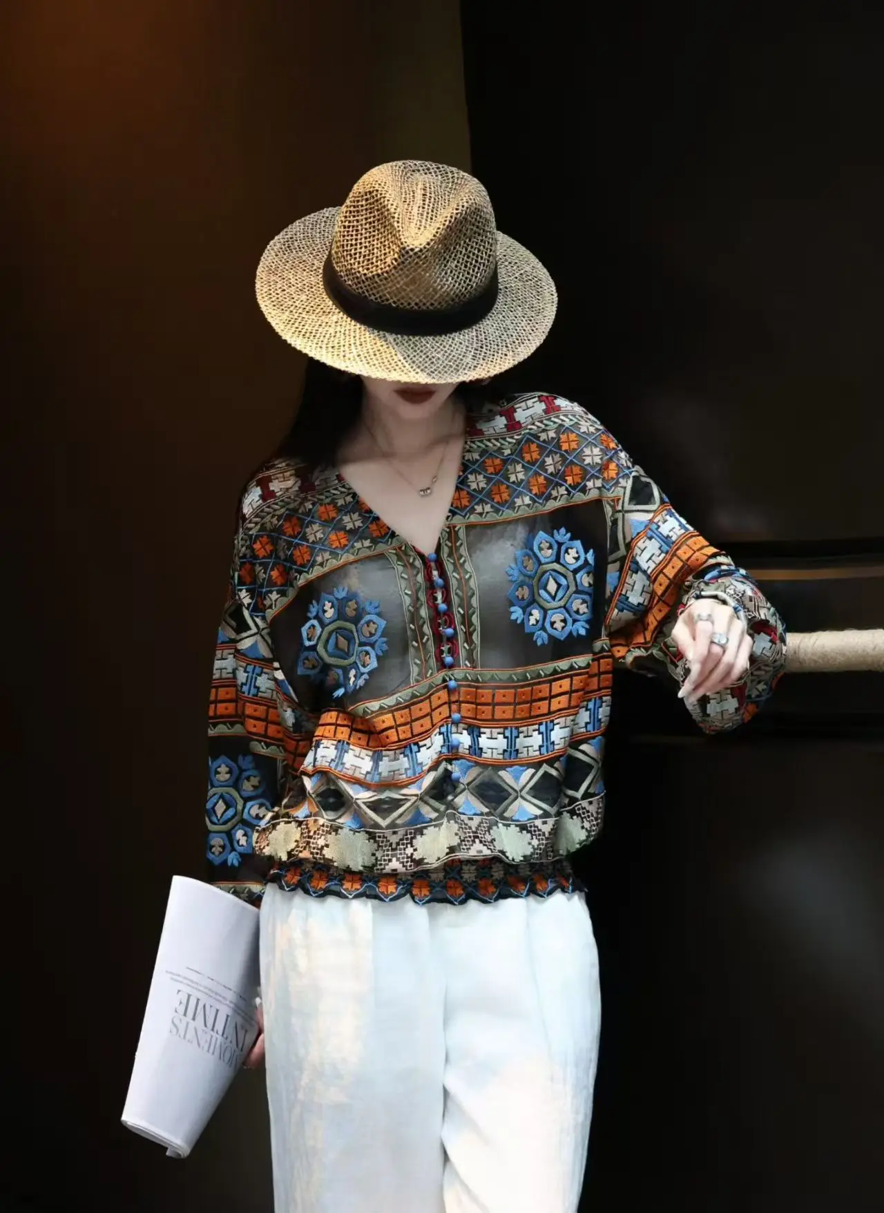 Spring New Exclusive design V-neck Exquisite Positioning Embroidered Silk Fabric Long Sleeve Retro Women's Shirt S-XL