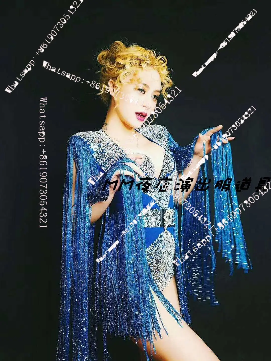 

Сценические костюмы: синие костюмы с бахромой для танцевальных команд, вокальных и танцевальных коллективов, для ведущих, для коммерческих выступлений, для певиц.