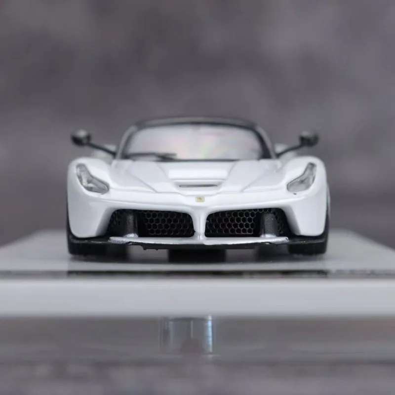 Street Buster 1/64 LaFerrari F150 White APAxpo Alloy Motor Vehicle Diecast Models Car Toys Collection Boy's Christmas Gifts