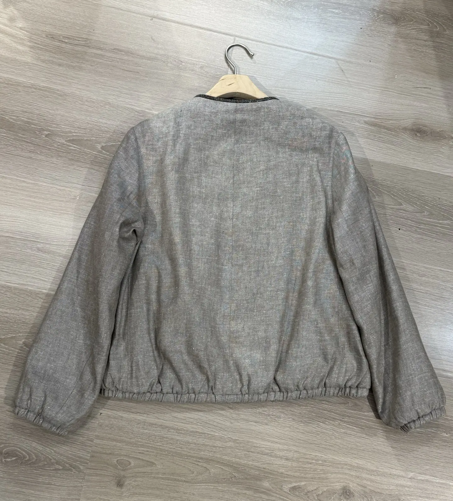 وصل حديثًا لشتاء 2025: سترة نسائية عالية الجودة برقبة دائرية وأكتاف منسدلة من الكتان واللؤلؤ - أنيقة ودافئة