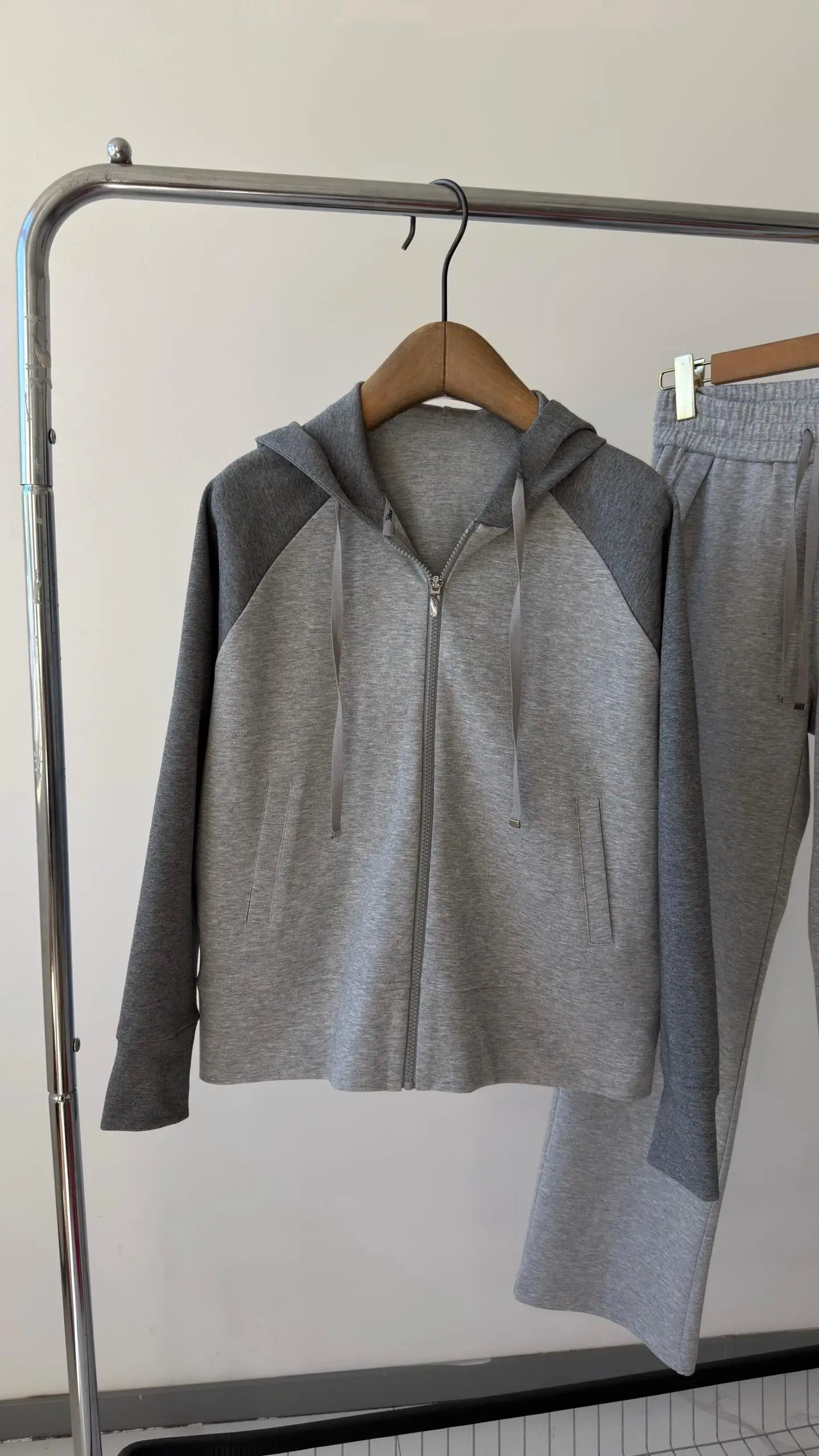 2026 Women Autumn Golf Hooded Sport Jacket Slim Non Bulky Versatile Full Zip Hoodie Golf Outer Coat