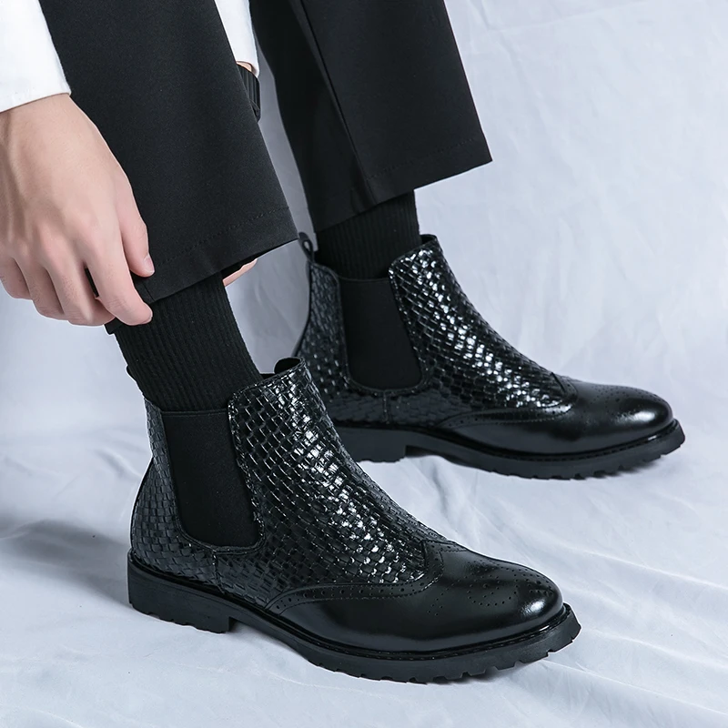 Stivaletti da uomo classici in stile britannico di marca Stivaletti casual da lavoro Scarpe alte da uomo invernali Nuovi stili alla moda