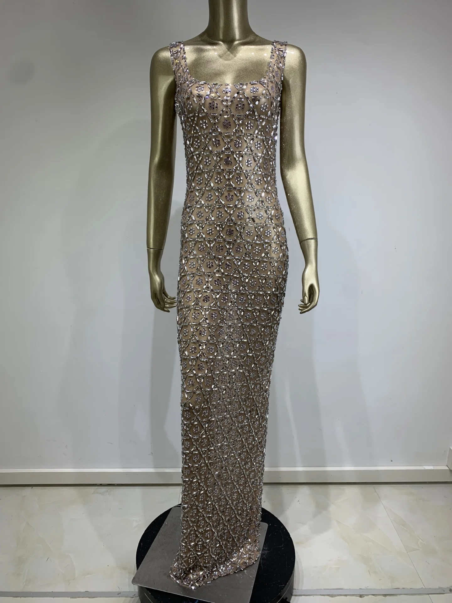 

2025 New Women Luxury Celebrity Sexy Sleeveless Sparkly Sequins Long Dress Elegant Evening Club Party Outfit