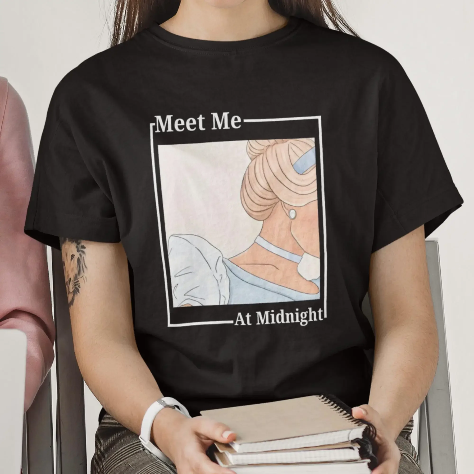 Meet Me At Midnight T-Shirt mit Rundhalsausschnitt aus Baumwolle, Geschenk für Sie und Ihn, mit Slogan