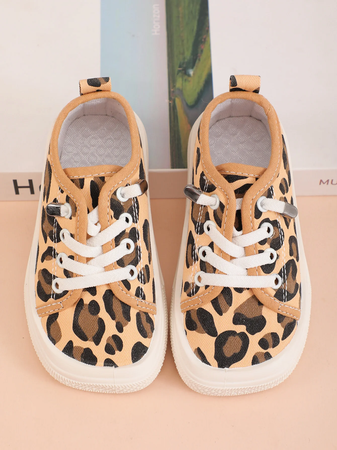 

Fashionable Unisex Lightweight Rubber Sole Running Shoes for Baby, Spring and Autumn