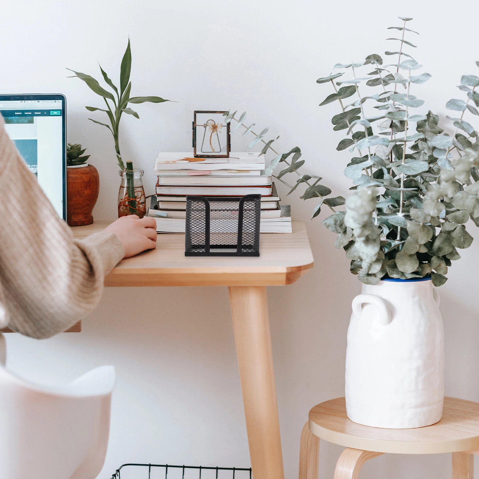 

2Pcs Notepad Holder Desktop Organizer Box for Memo Pads Pens and Office Supplies Storage Sturdy Mesh Paper Clip Holder Desk