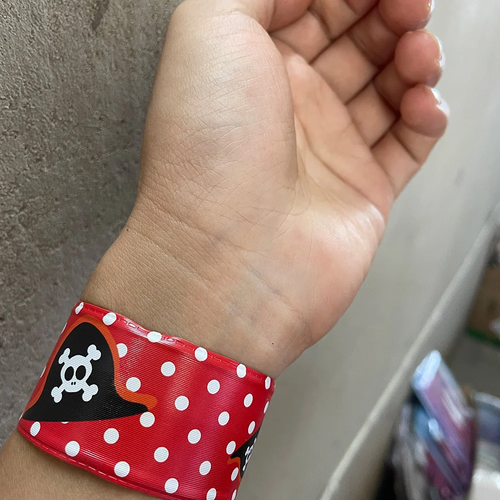 Piraten Party Gefälligkeiten Slap Armband Kinder Piraten Geburtstag Dekorationen Piraten Zubehör Cartoon Tattoo Aufkleber Preise Liefert – Detail 2