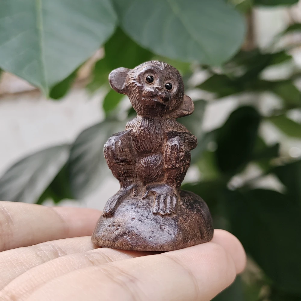 1,8 Zoll handgeschnitzte Holz-Affenfigur im Cartoon-Stil, Tierthema, geeignet für Feiertagsdekorationen, Innendekorationen, Heimdekoration, Schlafzimmer, Geschenke für die Schulanfangssaison,