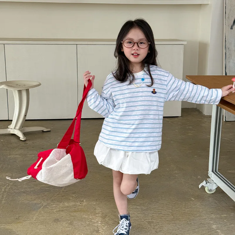 

Костюм для девочек, новинка лета 2023, детская одежда, корейский стиль, полосатая футболка с длинными рукавами для девочек, шорты из двух предметов