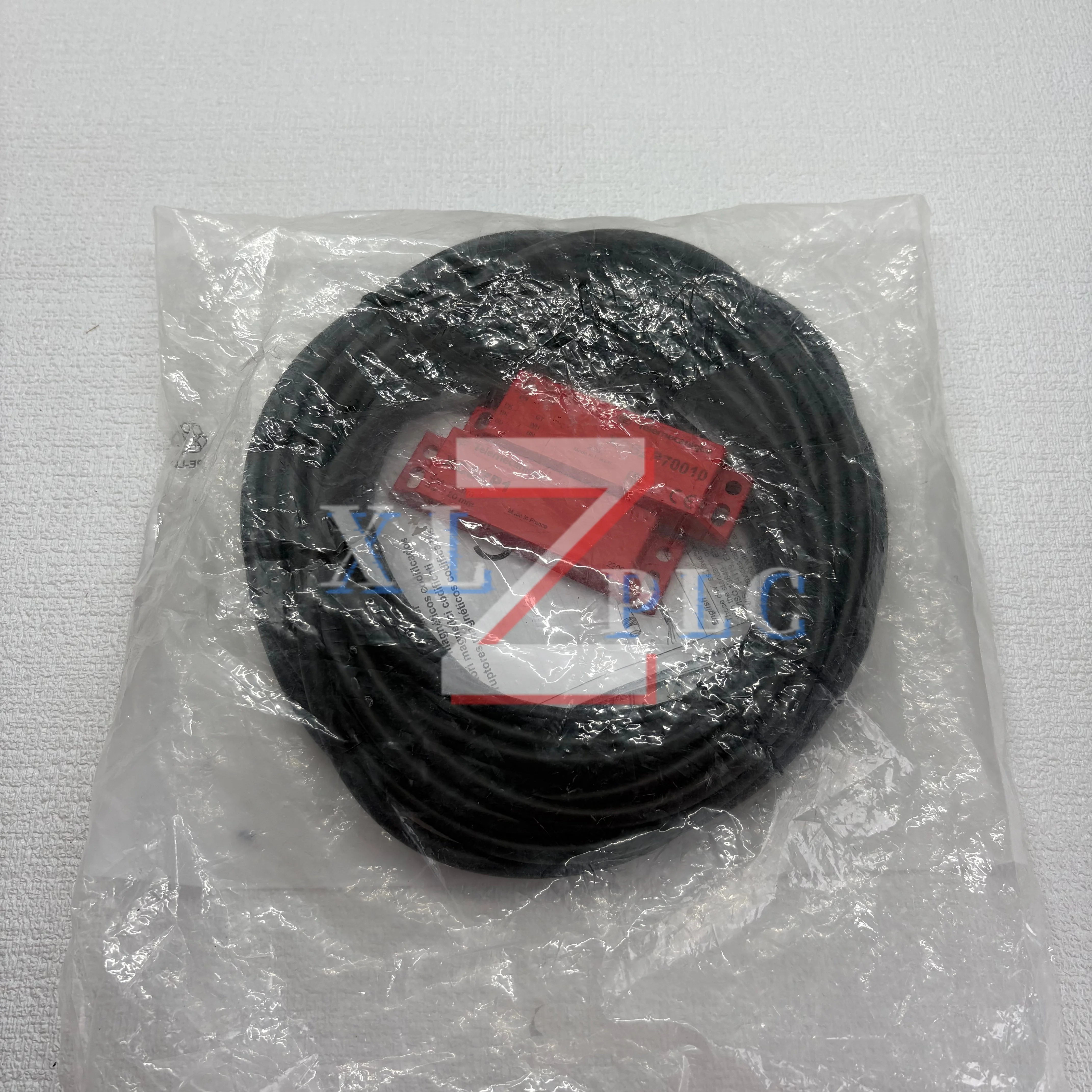 

XCSDMP70010 Safety Door Magnetic Switch New in Box for Security Applications