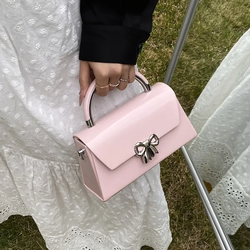 

‌2025 Designer Box Shoulder Bag - Women's Structured Square Messenger Purse | Premium Leather & Detachable Chain Strap‌