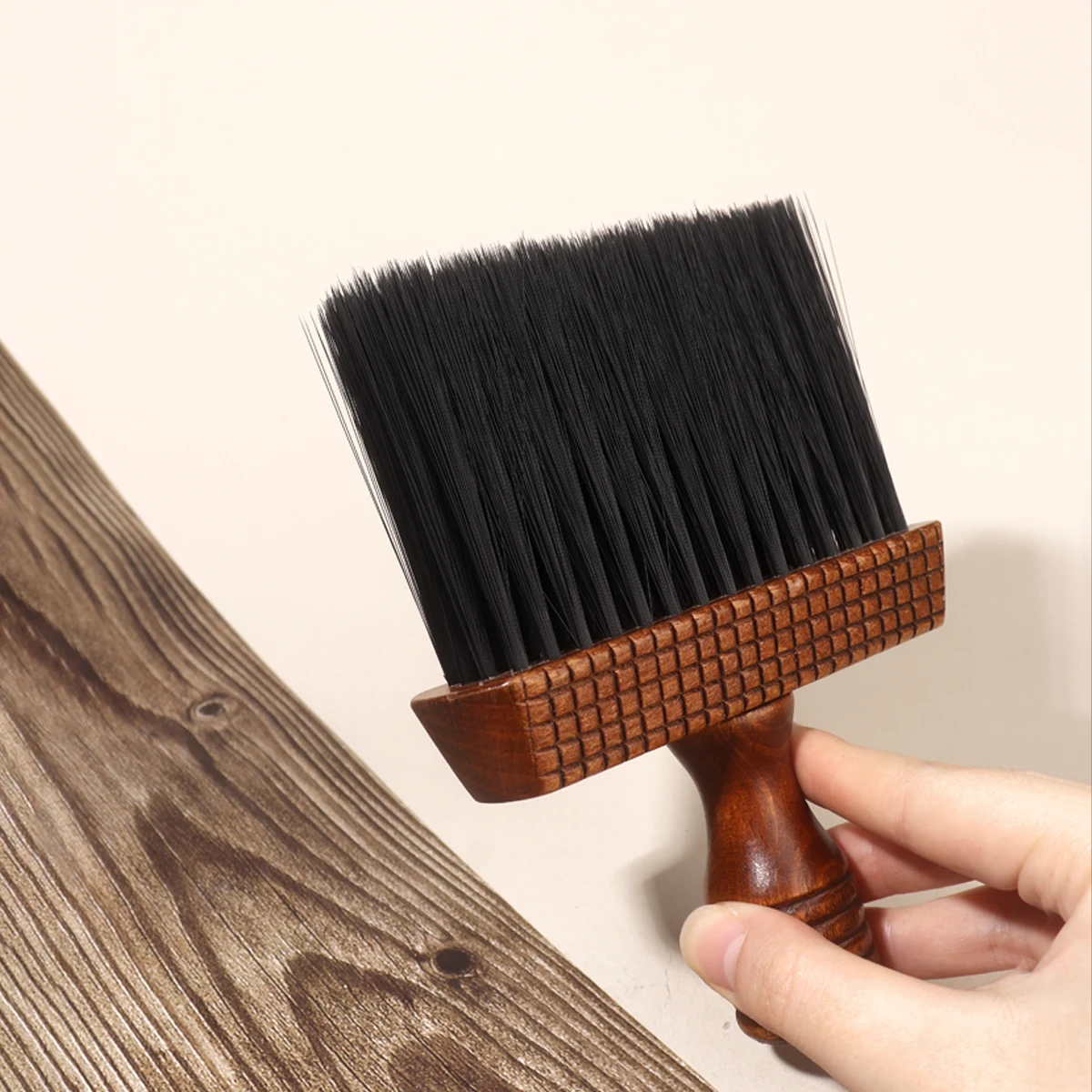 قطعة واحدة من أداة تصفيف الشعر الاحترافية لإزالة غبار الرقبة والوجه، وتنظيف الشعر بالفرشاة الناعمة الخاصة بشعر مستعار حقيقي