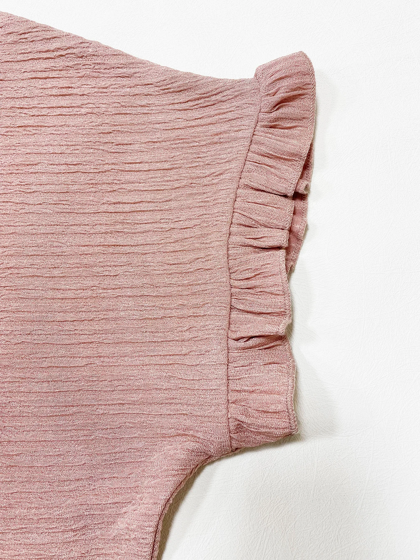 Solides Damen-T-Shirt mit Salatbesatz – lässiges, kurzärmliges Sommeroberteil mit Rundhalsausschnitt – Detail 5