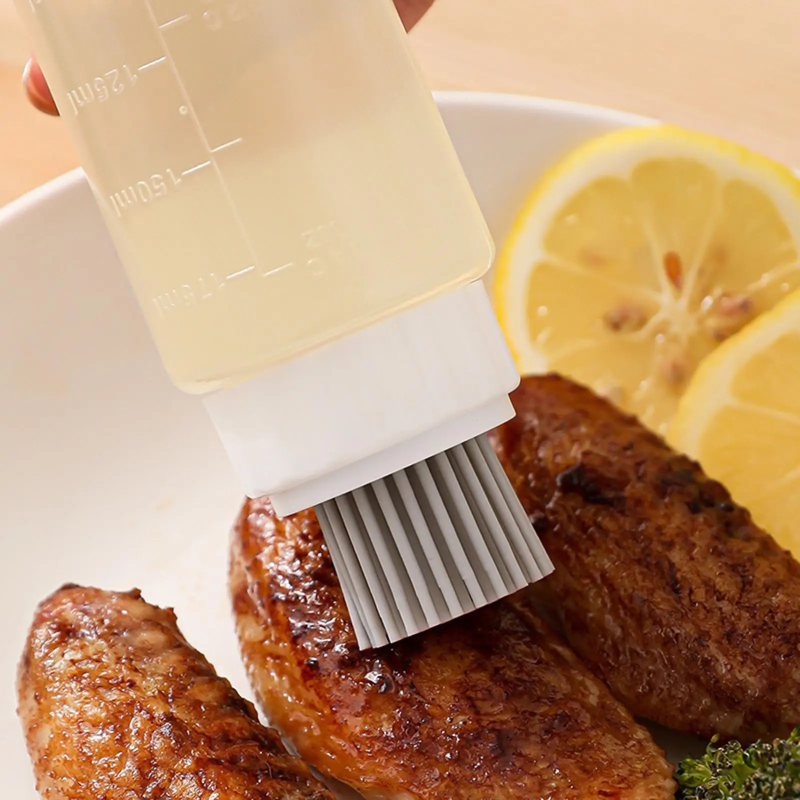 Portable Camping Squeeze Oil Bottle for Ketchup Syrup BBQ Sauce Dispenser Clear Reusable Leakproof Kitchen Condiment Container