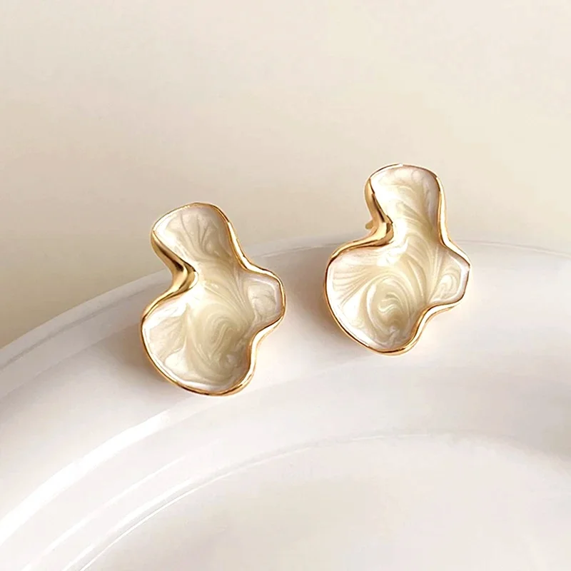 Artistic Abstract White Black Pink Color Cloud Irregular Stud Earring for Women Temperament Ear Jewelry Simple Party Gift