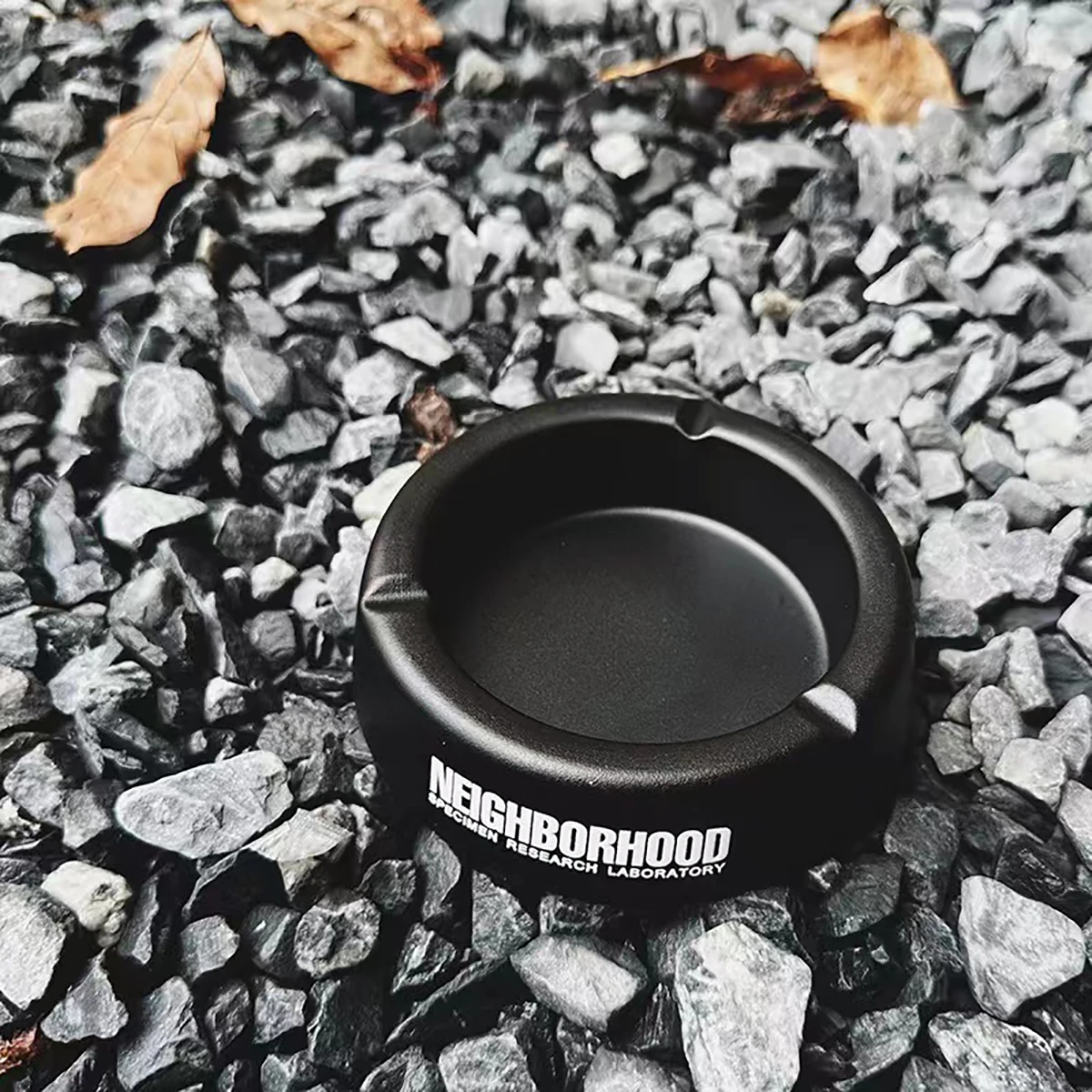 

NBHD dark style ashtray black frosted metal thick smoke-extinguishing and fall-resistant home outdoor camping portable