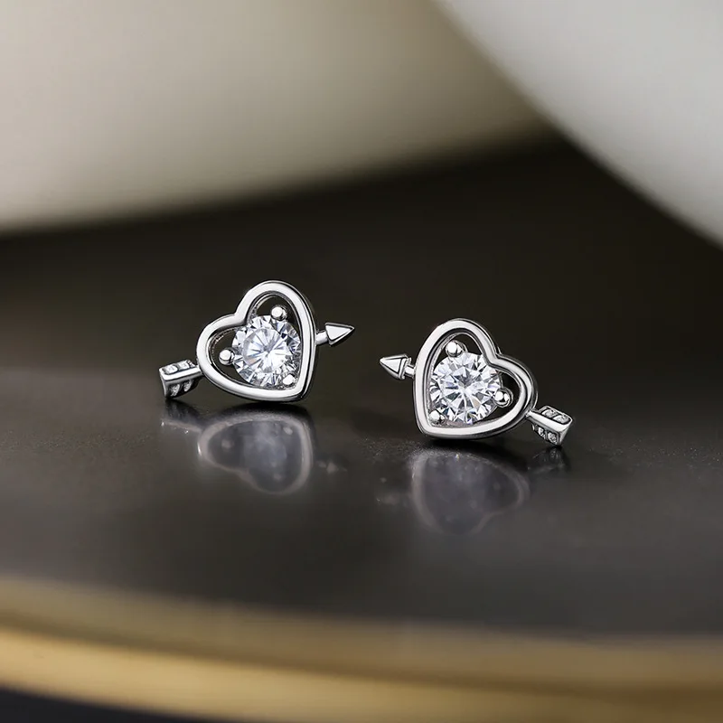 Fashion Piercing Stud Earrings Zircon Crystal Small Arrow through Heart Earring for Women Teen Party Charms Simple Ear Jewelry