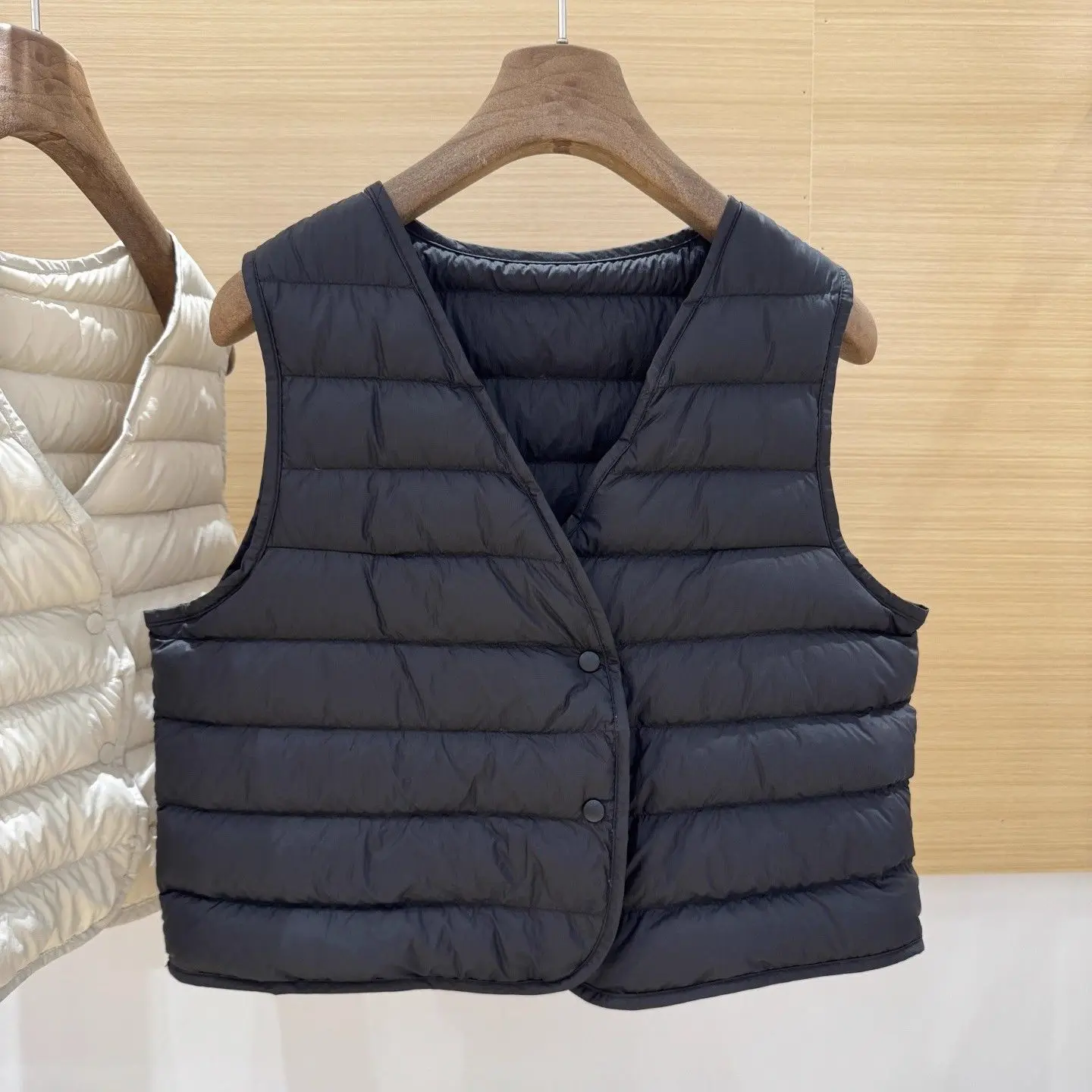 

Warm Lightweight Down Vest Short Women's Autumn Winter New Thickened V-neck Non-shift White Duck Down Filling Inner Wear