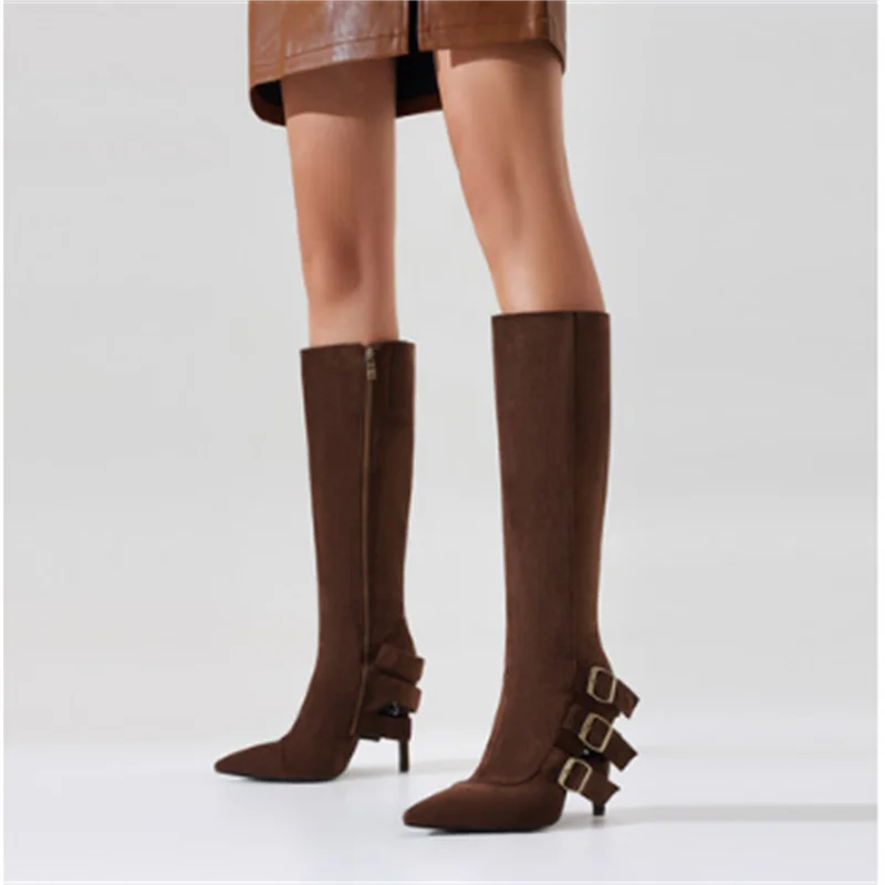 

YMECHIC/2026, пикантные сапоги до колена с острым носком и пряжкой на ремне, женская обувь без шнуровки на высоком каблуке-шпильке, женская обувь по индивидуальному заказу, коричневая