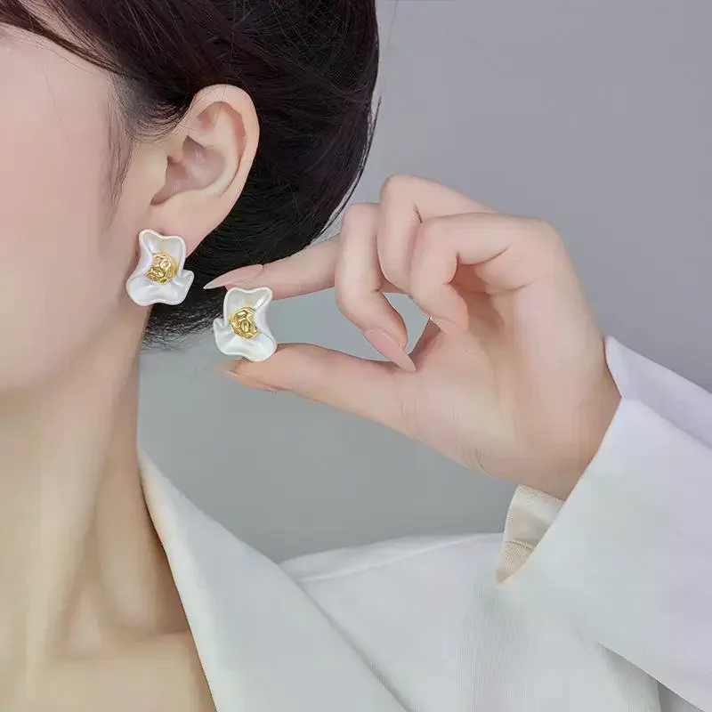 Irregular Petals Red Color Flowers Stud Earrings For Women Exquisite Simple Fashion Sweet Personality Temperament Jewelry