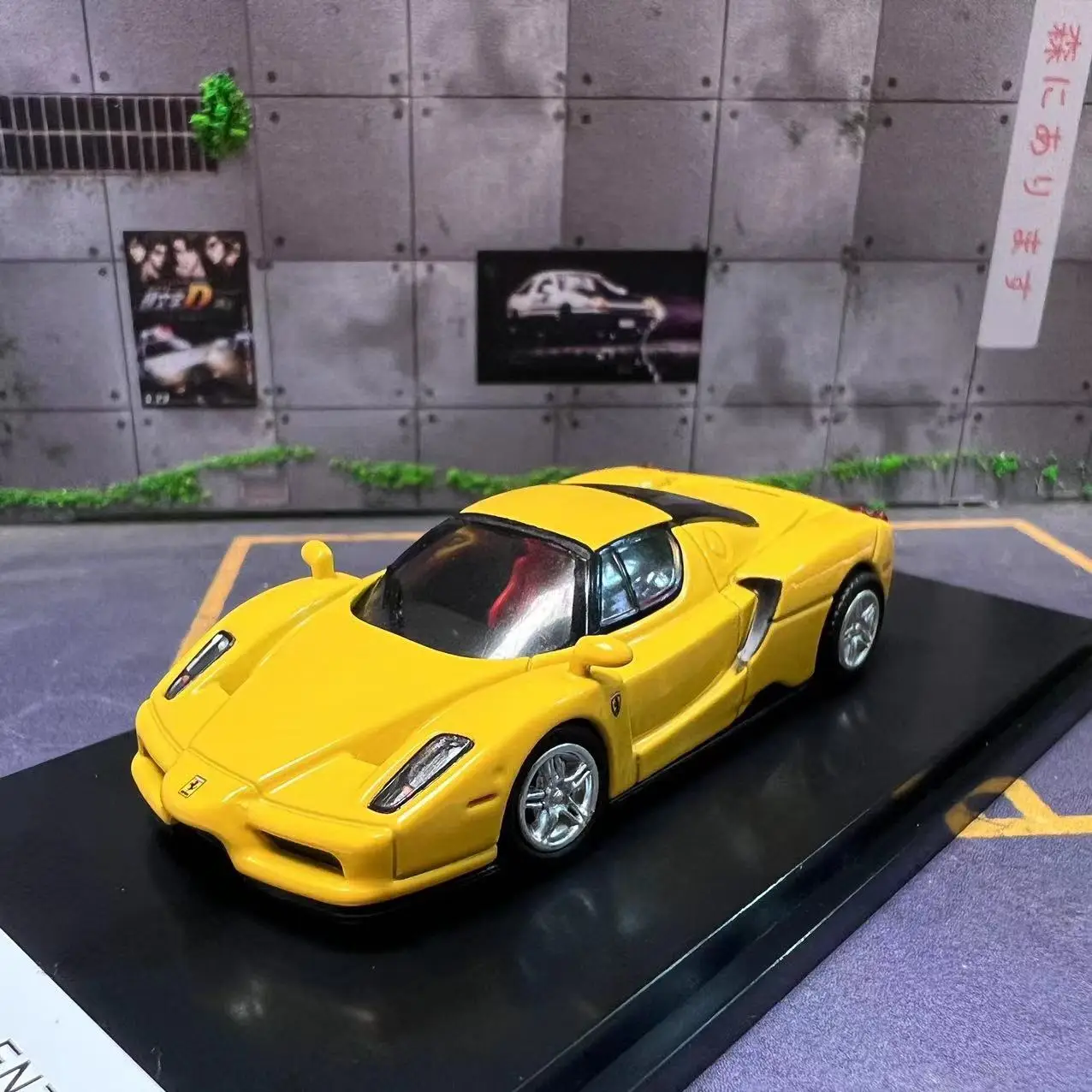 Mini Dream 1:64 ENZO Diecast Model Car