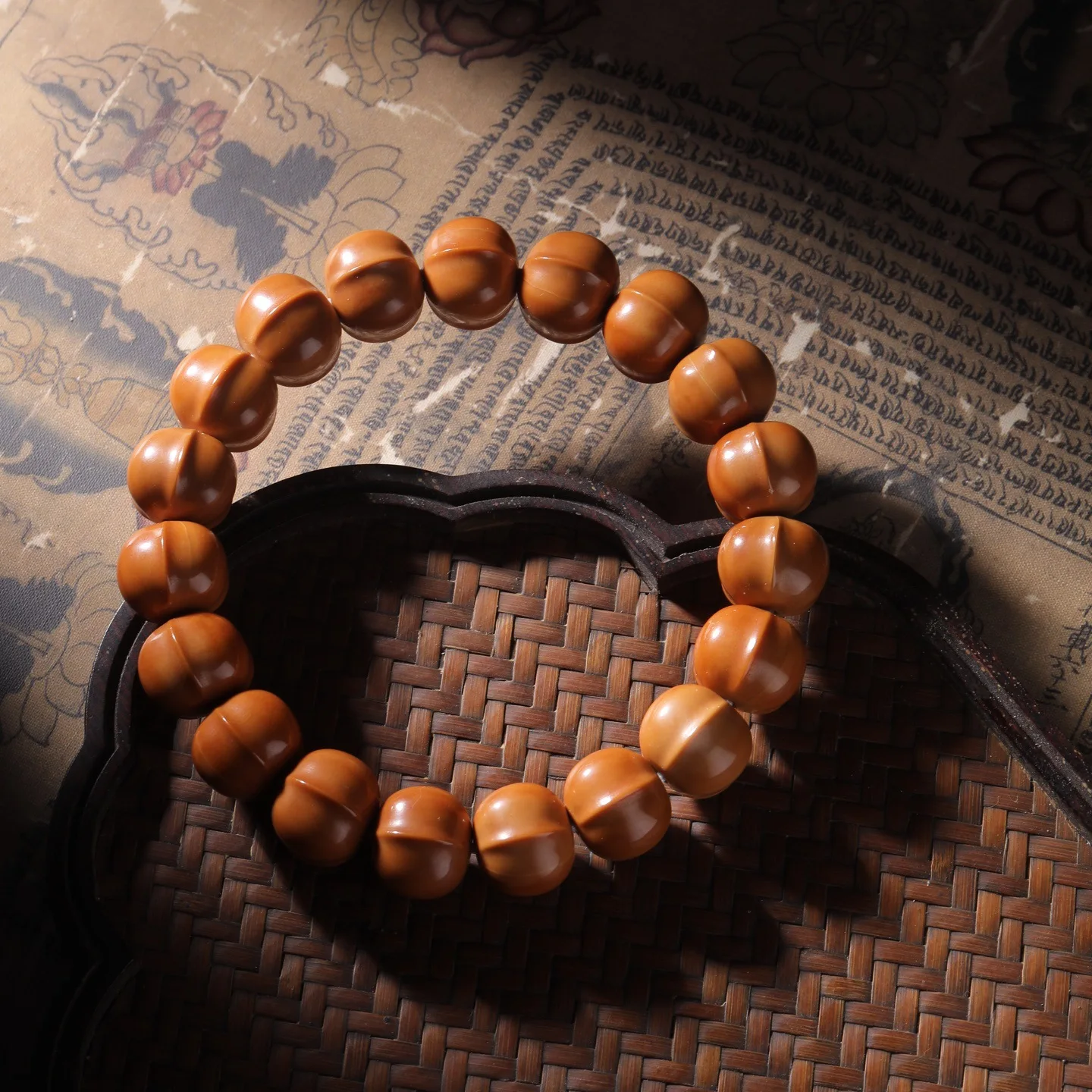 Wild Monkey Head Walnut Bracelet Exquisitely Carved Hexagram Single Circle Prayer Beads for Men and Women Gifts