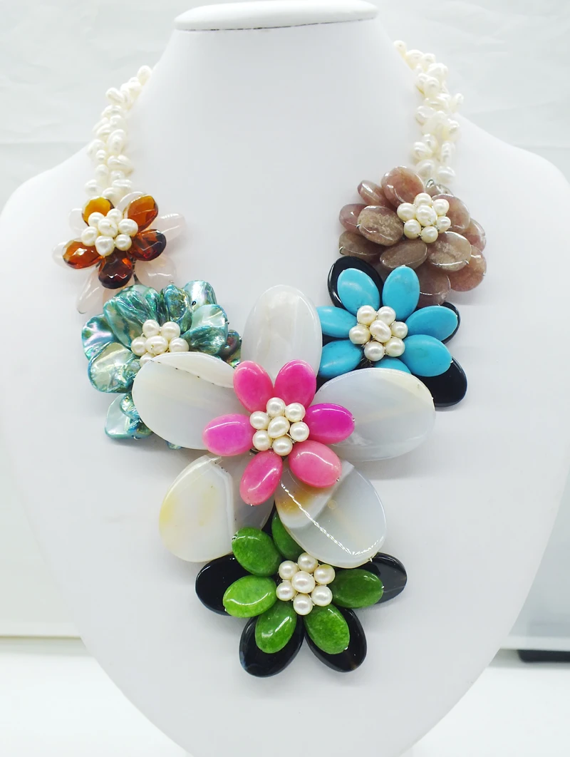 

classic!!! Shell /Semi-precious stones Bride Wedding. Flower necklace 20"