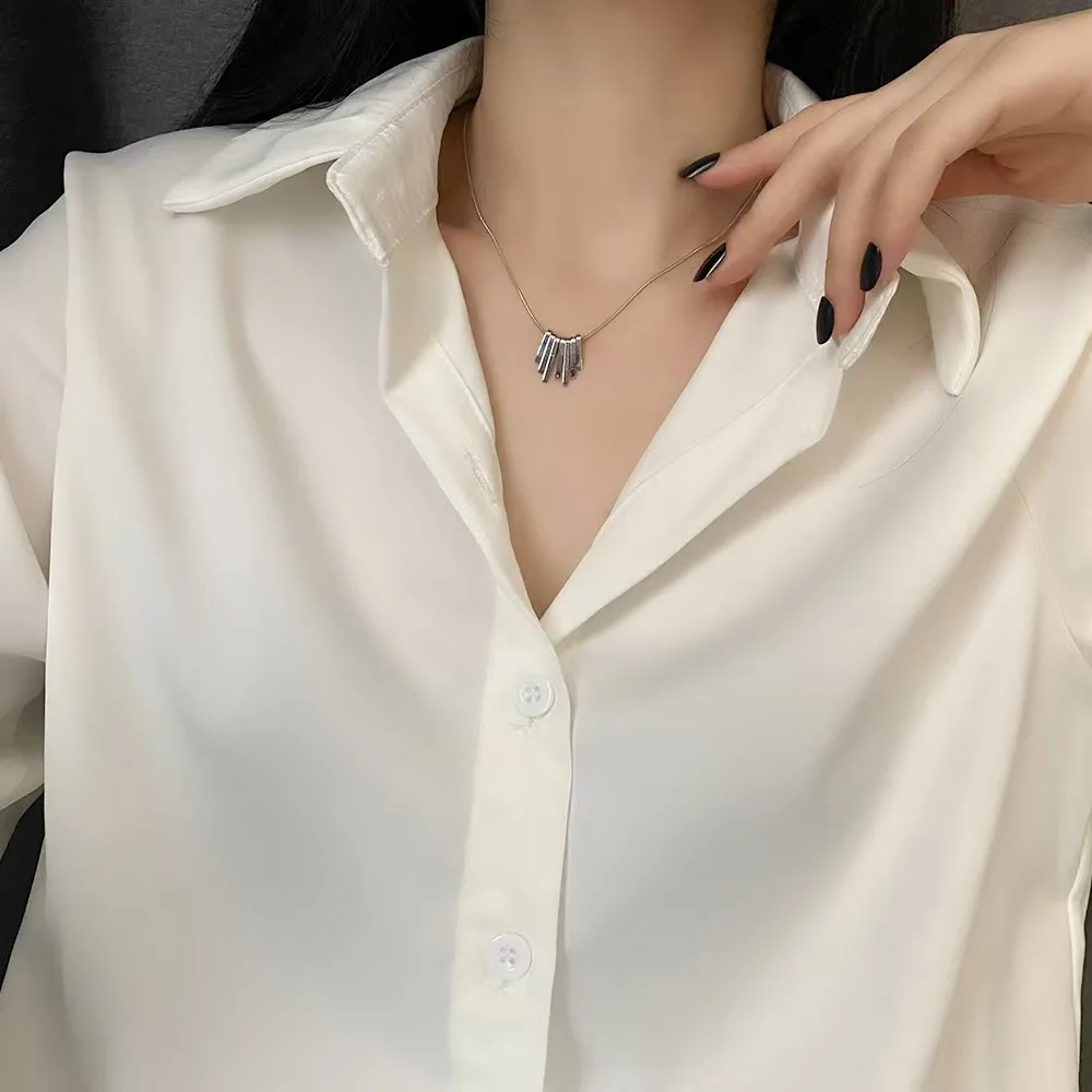 Light luxury, niche new tassel fan-shaped titanium steel necklace for women, ins-style minimalist and high-end collarbone chain