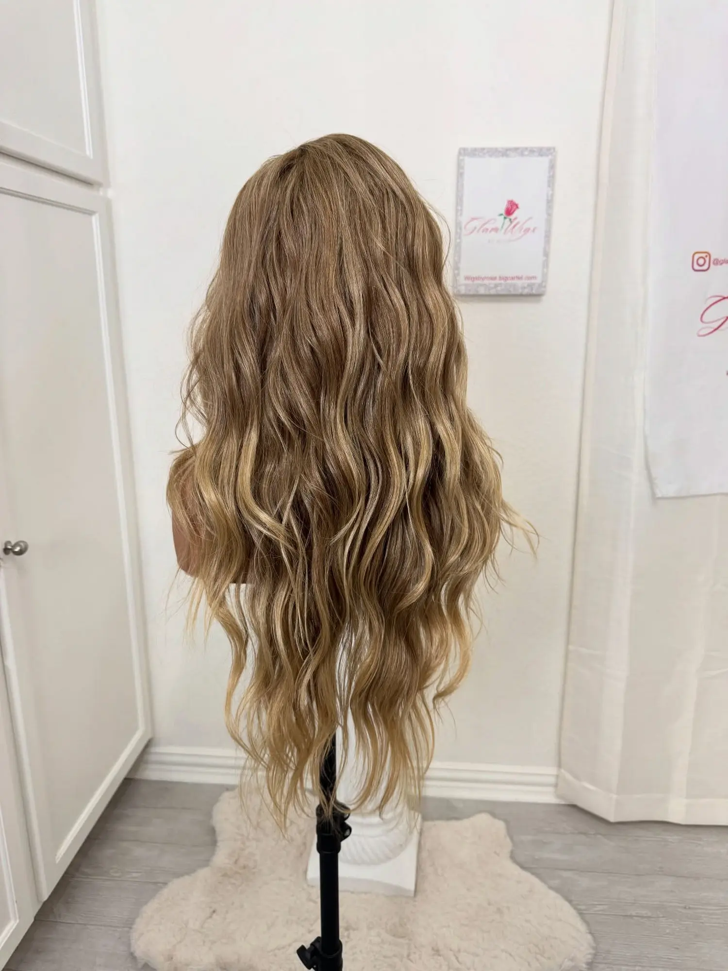 العصرية الكرمل البني يسلط الضوء على الدانتيل أعلى الباروكات موجة عميقة الظل جذور ألياف مقاومة للحرارة الباروكات مع الانفجارات طويلة غلويليس الباروكات