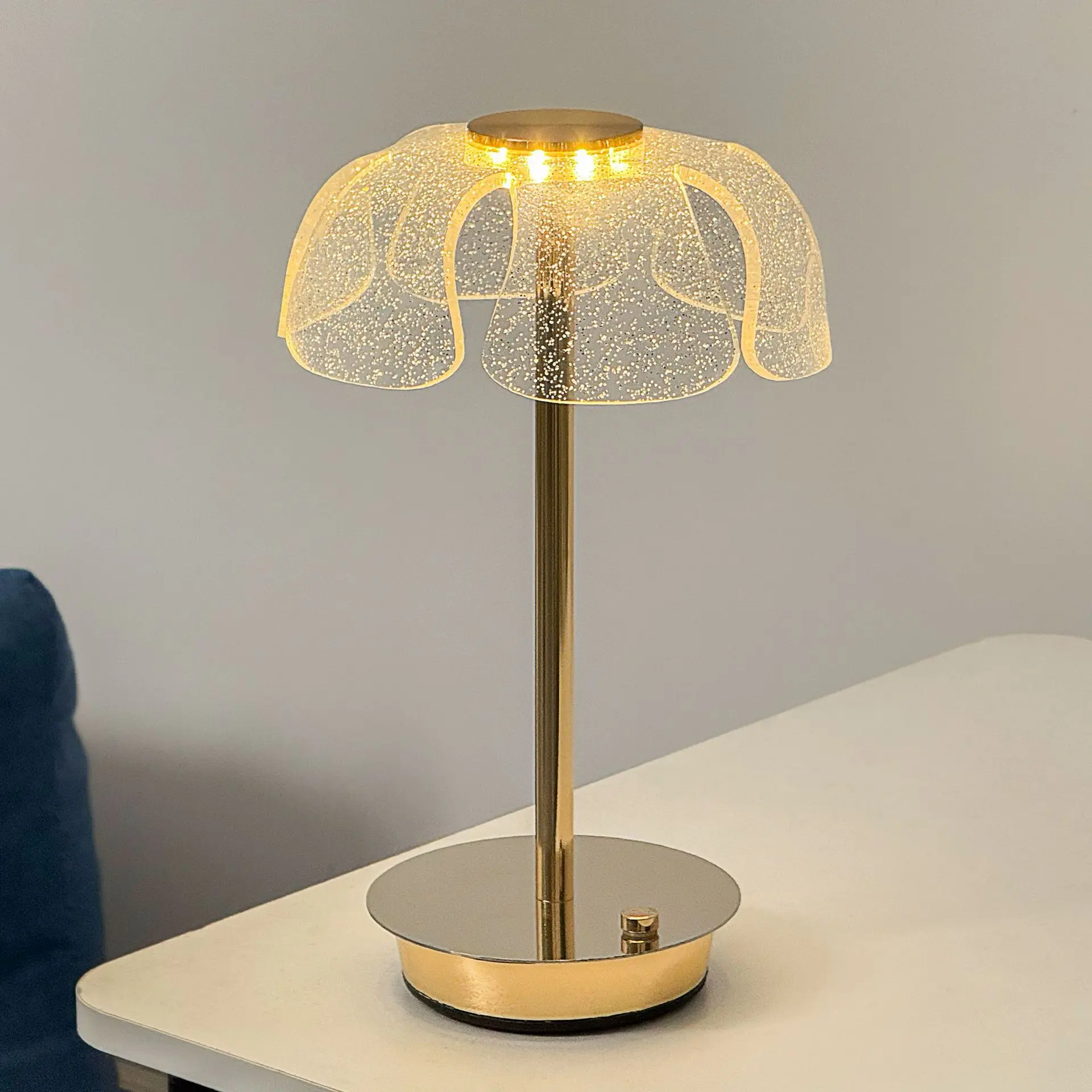 

Gold Flower Table Lamp, Creative Metal USB Rechargeable Dimmable Desk Light for Bedroom Nightstand Dining Table Office Decor