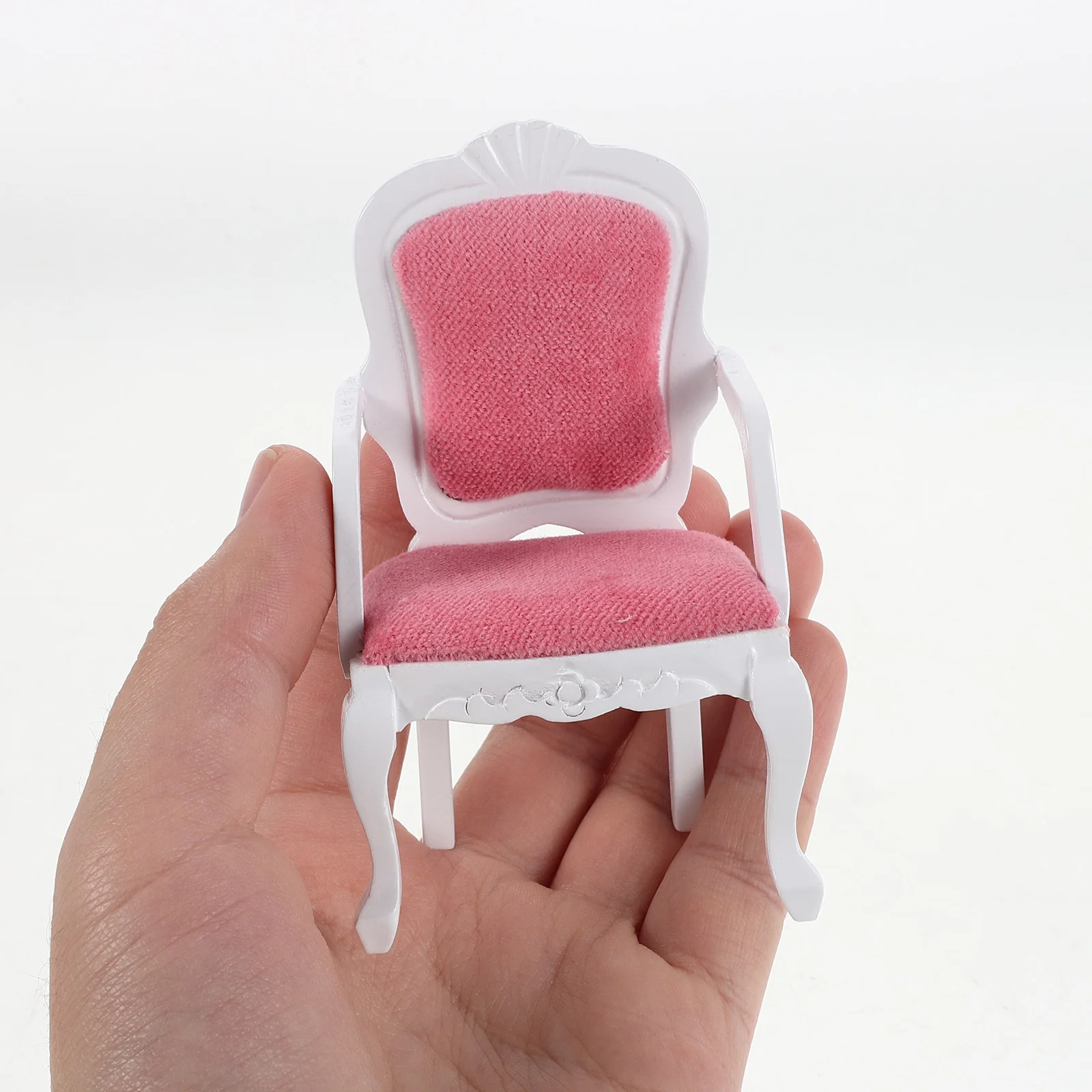 

Набор из 2 миниатюрных аксессуаров для гостиной: деревянный стул и журнальный столик. Реалистичная миниатюрная мебель для кукольного домика.