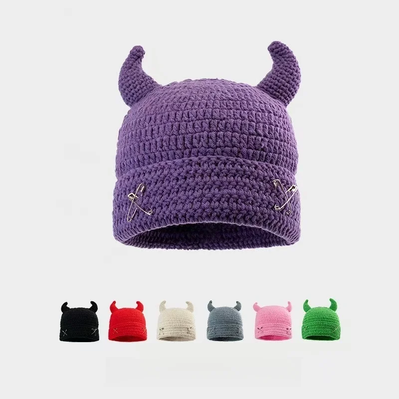 1 Stück Unisex-Hörner-Cartoon-Beanie-Mütze, niedliche warme multifunktionale Totenkopf-Straßenkappe, geeignet für Halloween, Party, Festival im Winter