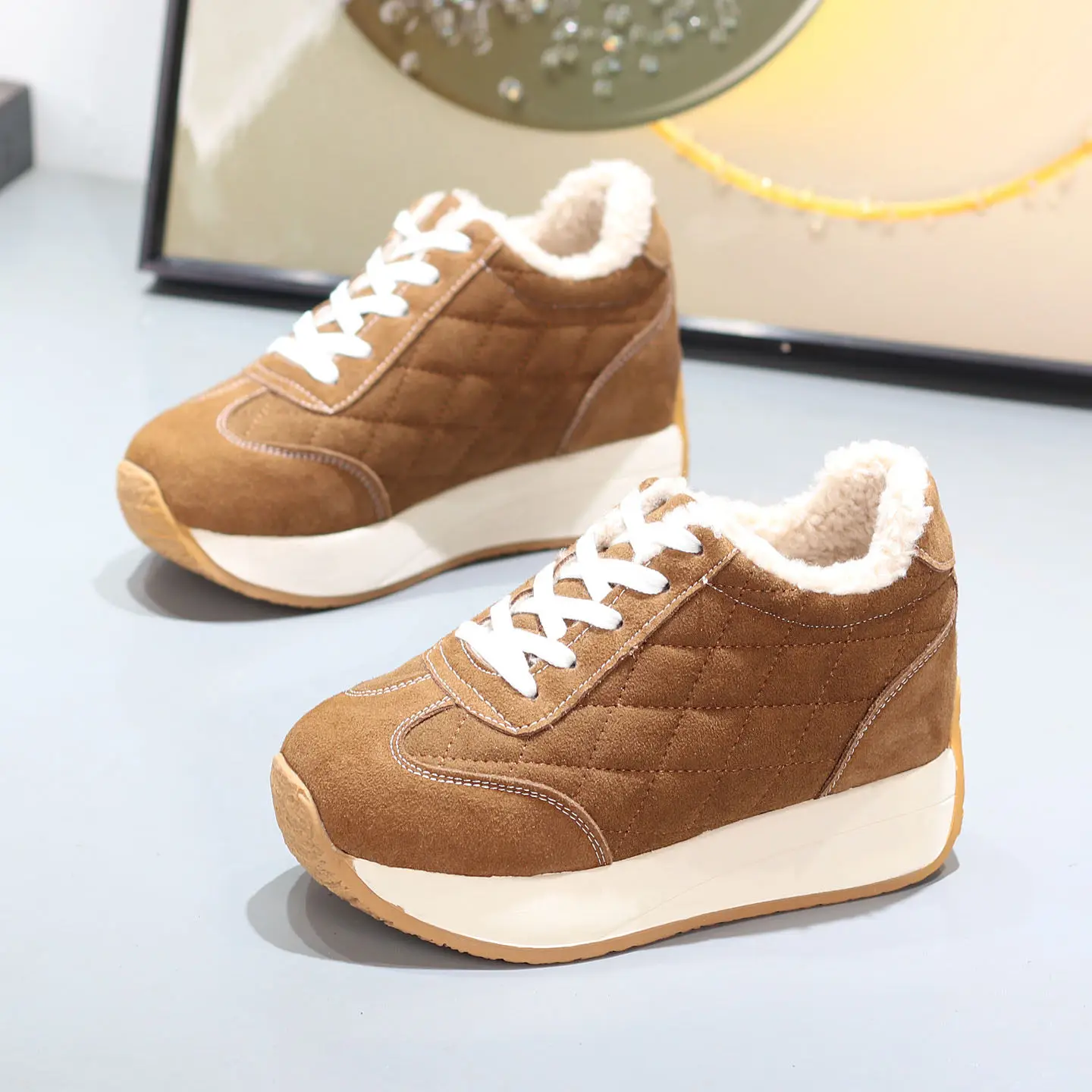 

2026 Зимние шерстяные кроссовки женские 8 см кожаные повседневные туфли на плоской подошве со шнуровкой для женщин Мюли с круглым носком и бусинами Прогулочная меховая обувь женская