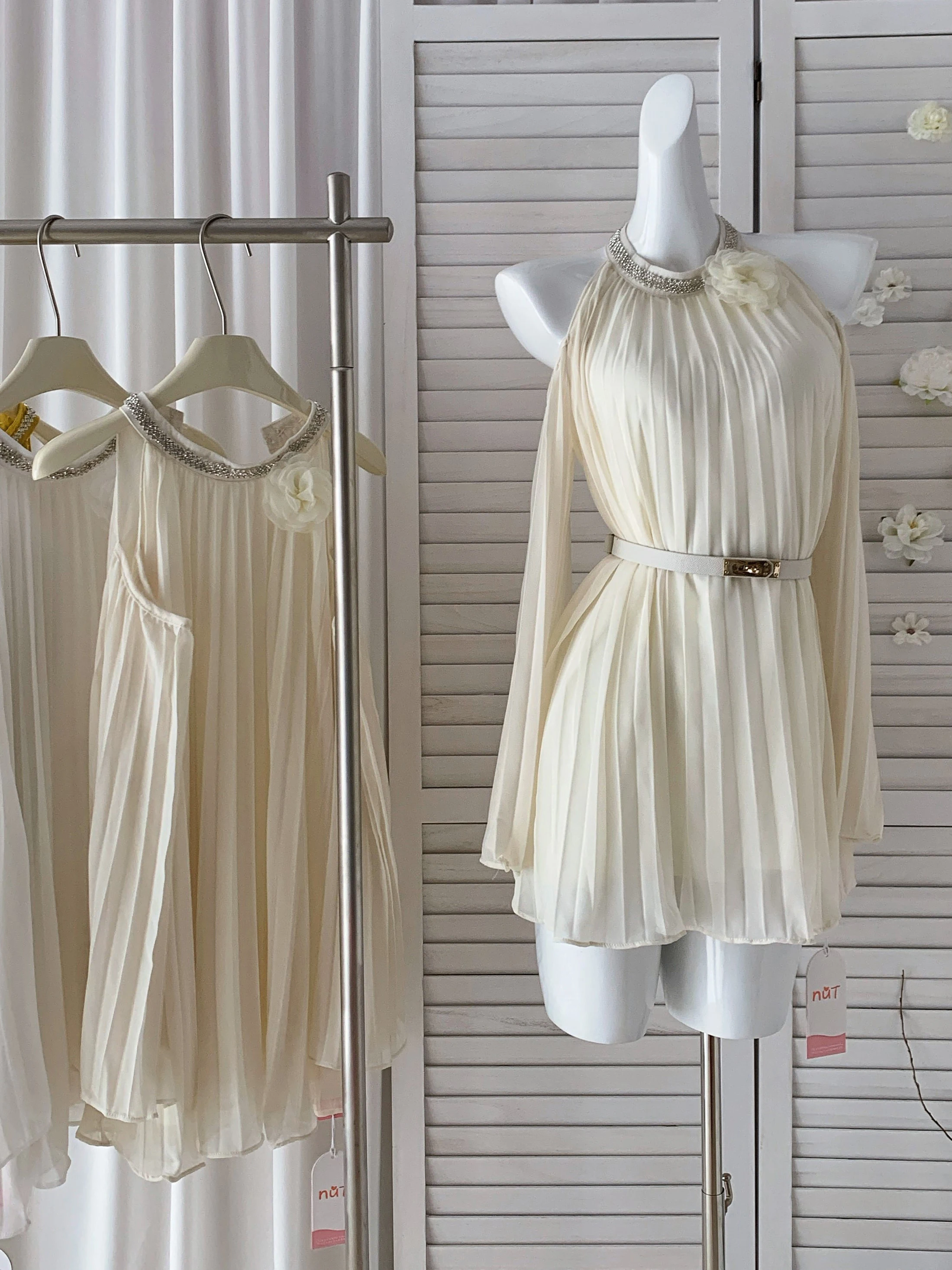 

Summer White oulder Bared Diamond Embedded Flower Ne Hanging Chiffon irt Women's Midi Length Bell Sve Top with Belt