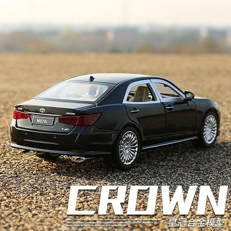 1:24 Toyota Crown Alloy Car Model Diecast Toy Metal Vehicles Car Model High Simulation Sound Light Collection Kids Toys Gift F19