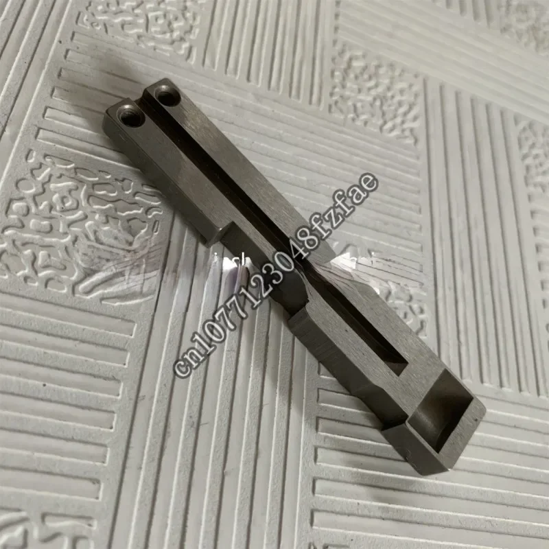 Machines Spare Part Hohner 52/8 Stitching Head Parts Center Slide Bar