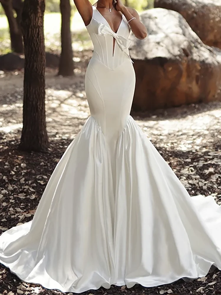 ชุดแต่งงานเจ้าสาวทรงเมอร์เมดแบบมีจีบ คอวี ผ้าซาติน แต่งโบว์ แขนกุด หรูหรา สามารถสั่งตัดได้