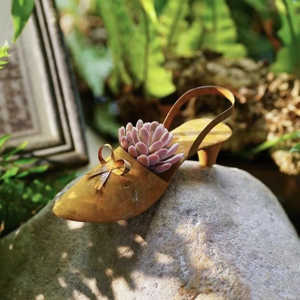 Rusty Finish High-Heeled Shoe Flower Basket Creative Simulated Metal Planter Retro Style Decorative Flower Basket Garden Decors