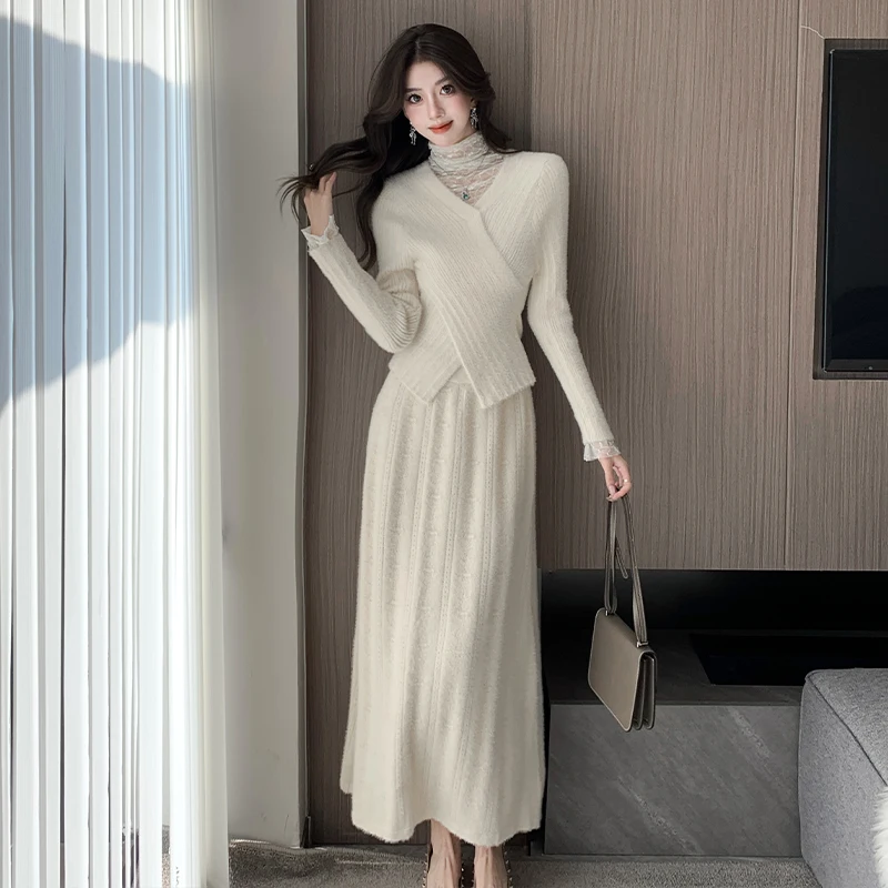 

Autumn Solid Color O-neck Sweater Dress Sets Women's Clothing 2025 New Long Sleeves Petal Design Sense Knitted Short Skirt Set