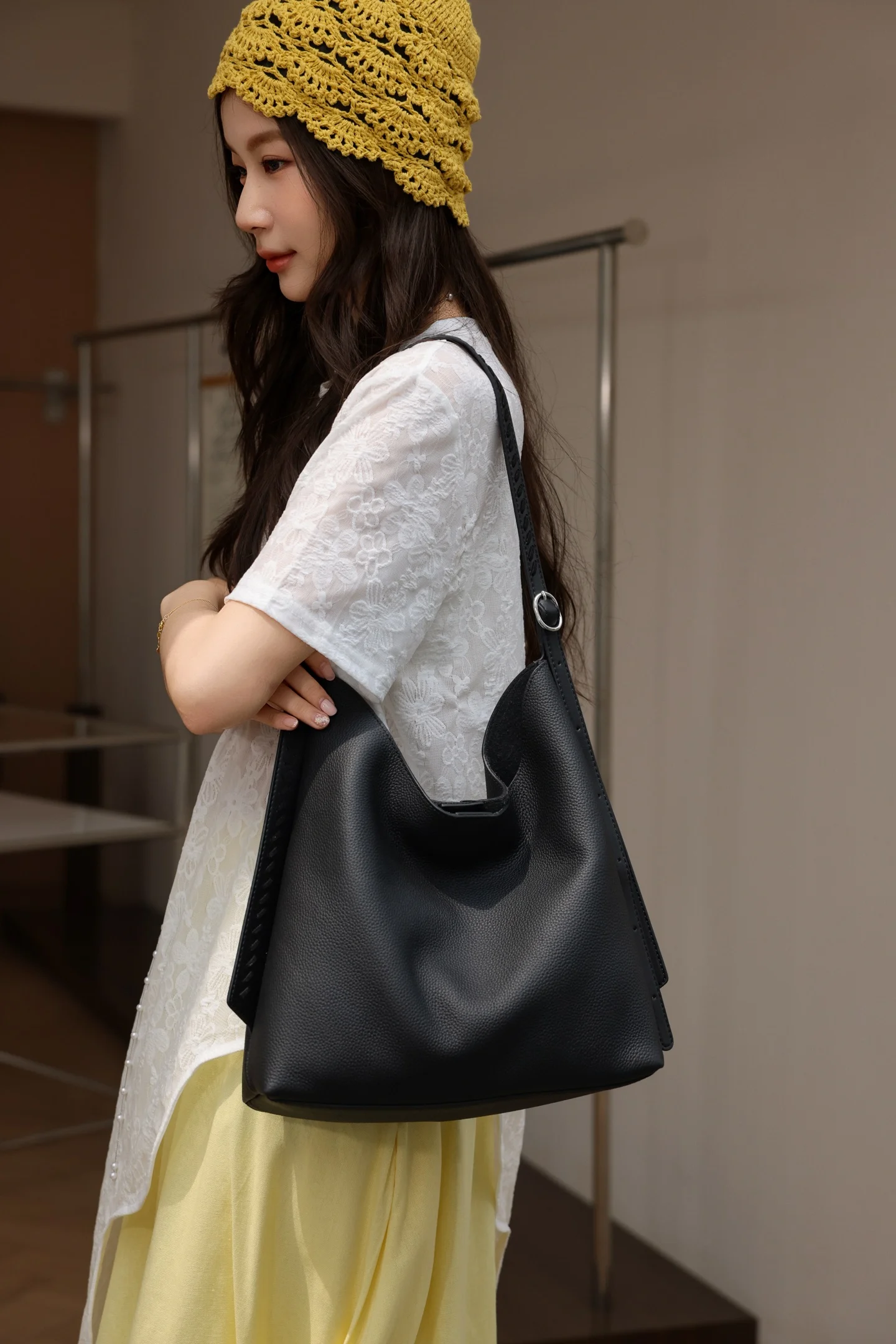 2026 Spring/Summer New Korean-Style Woven Large-Capacity Soft Leather Versatile Commuter Handbag Shoulder Tote Bag