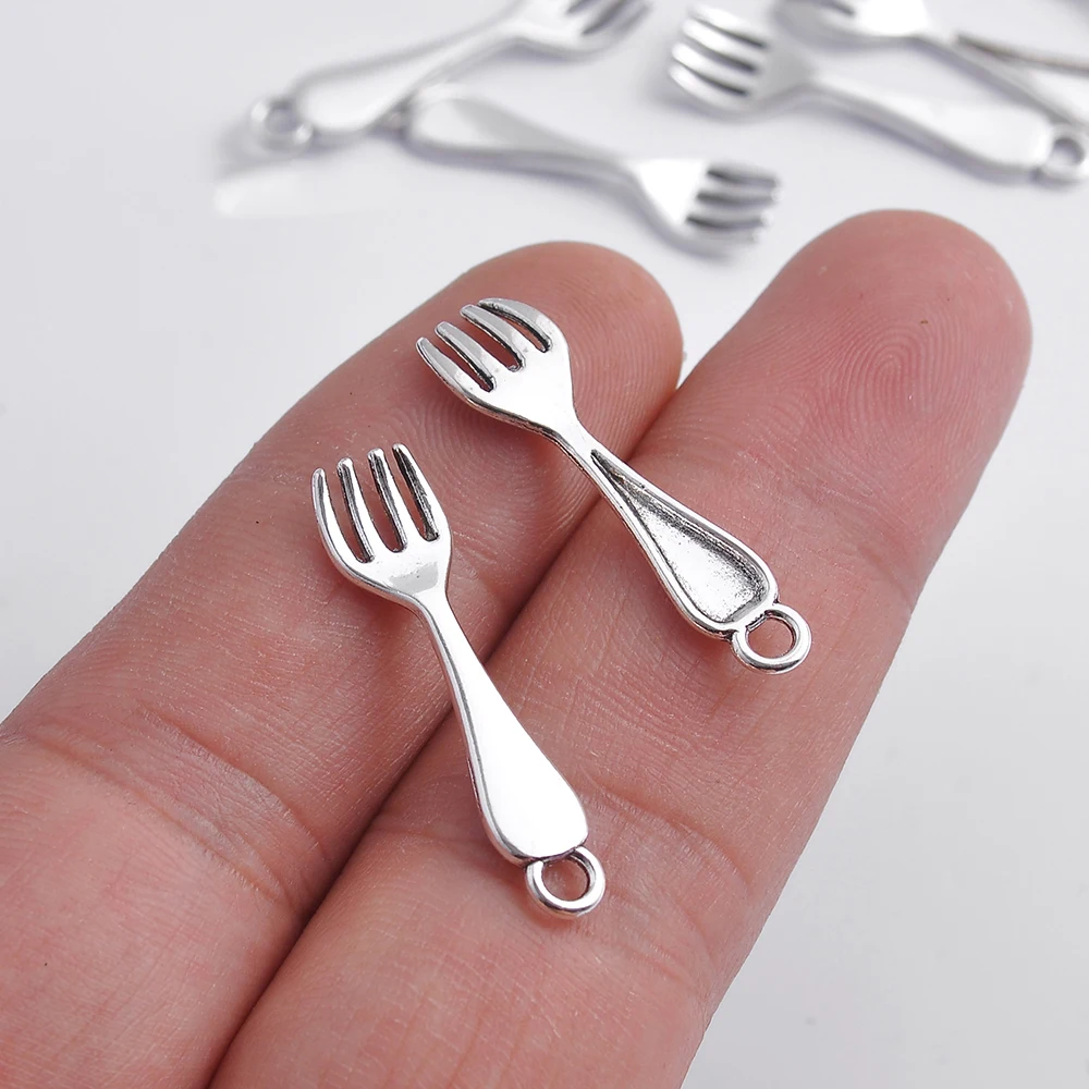 20 Pieces of Mini Three-Pronged Fork Charms, Simple Western-Style Small Fork Pendants, Suitable for DIY Bracelets, Necklaces, Earrings, and Handmade Beaded Jewelry Accessories