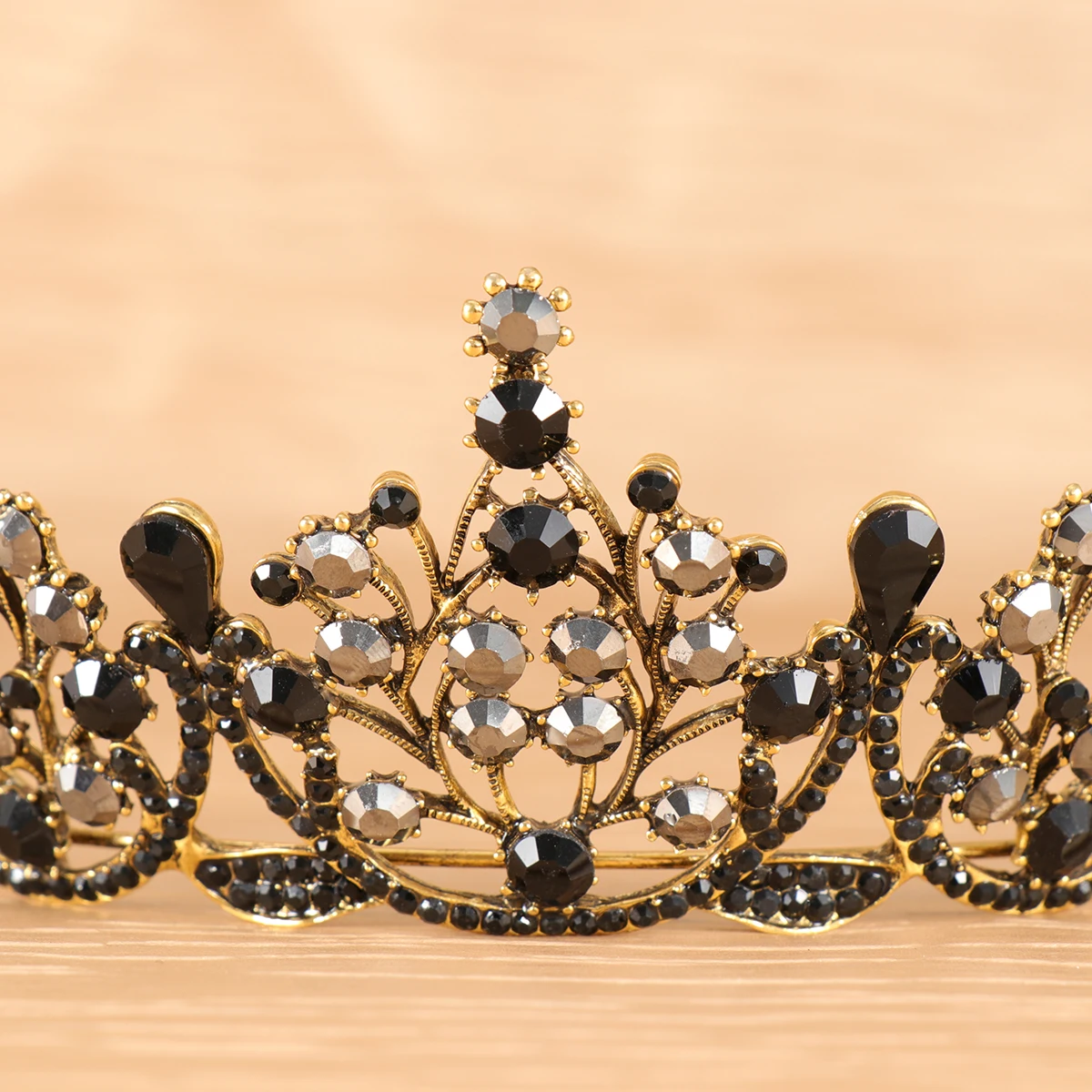 

1Pcs Crystal Baroque Crown Elegant Black Rhinestone Tiara Wedding Engagement Party Hair Accessory Stylish Classic Headpiece
