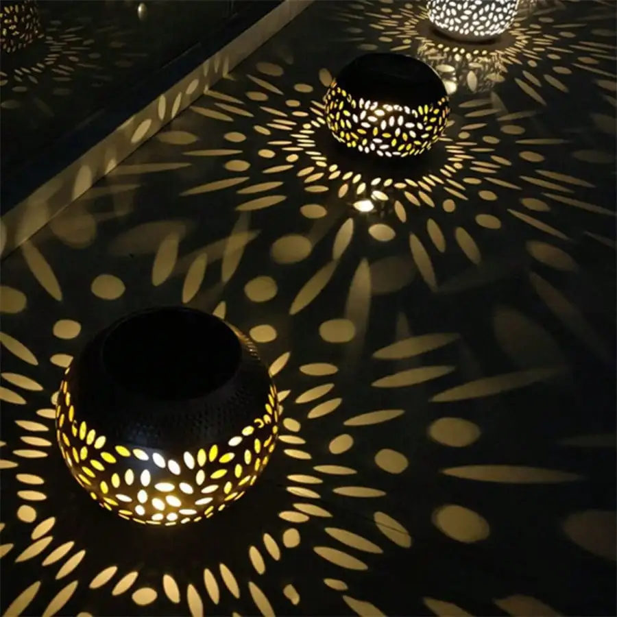 1/2 Stück Solar-Eisen-Keramik-Spotty-Laterne: Hohl, wasserdichte Outdoor-Dekoration für Garten/Terrasse/Balkon