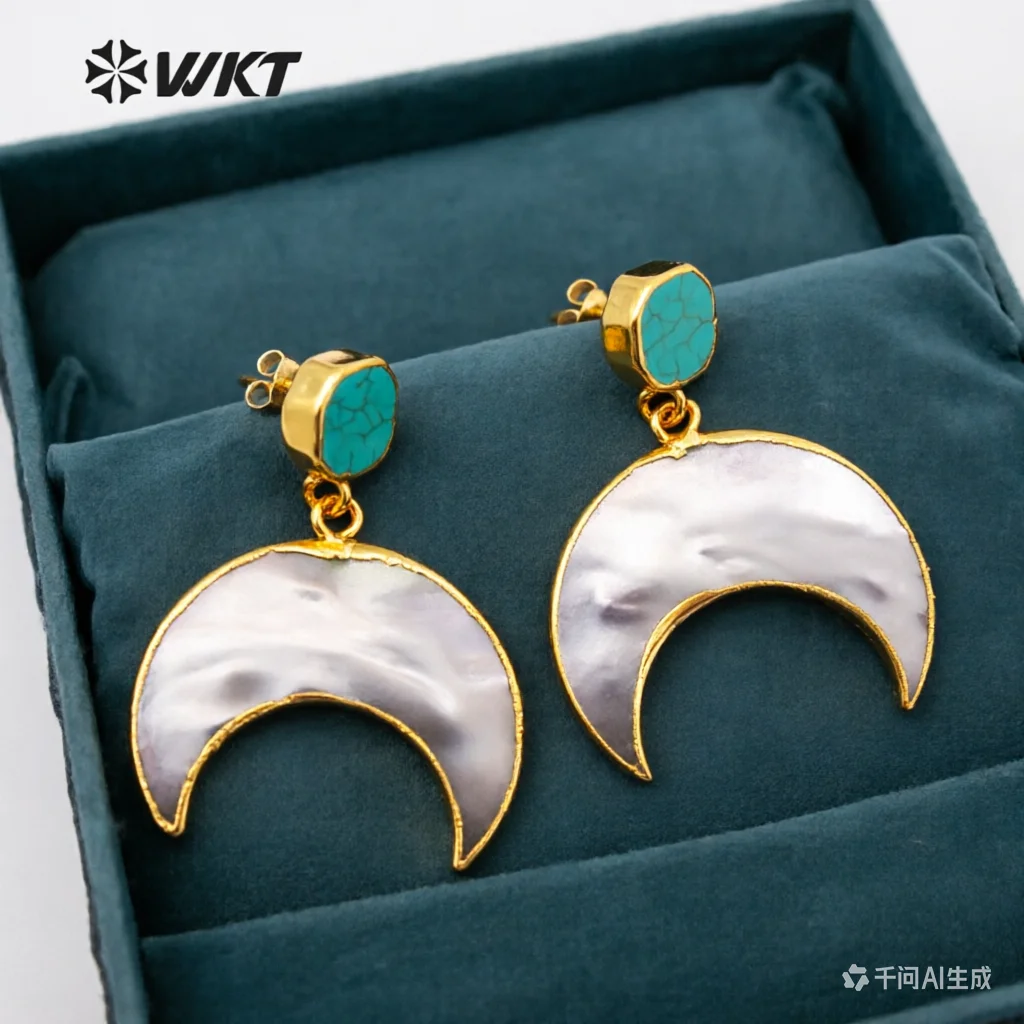 

WT-E429 Wholesale Fashion Moon Shape Earrings Natural Shell Pendant Attached Green Stone Stud Romantic Style Lady Girl Jewelry