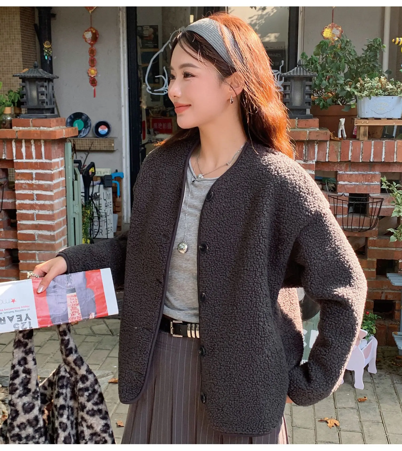 Women's Faux Shearling Teddy Jacket Casual Round Neck Button Down Loose Fit Warm Coat for Cold Seasons Outwear